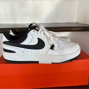 Nike White and Black Low-Top Sneakers